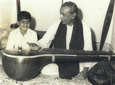 Boy Vikas with Veena Maestro Doraiswamy Iyengar (1980)