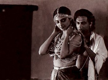 Rekha in Utsav
