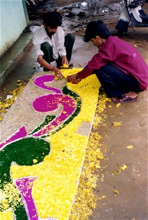 Use of Flowers as Hue