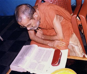 Swamiji of Pejawar Engrossed in Study