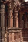 Mandore, Columns