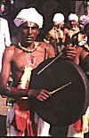 Halage Mela – wooden plank musician